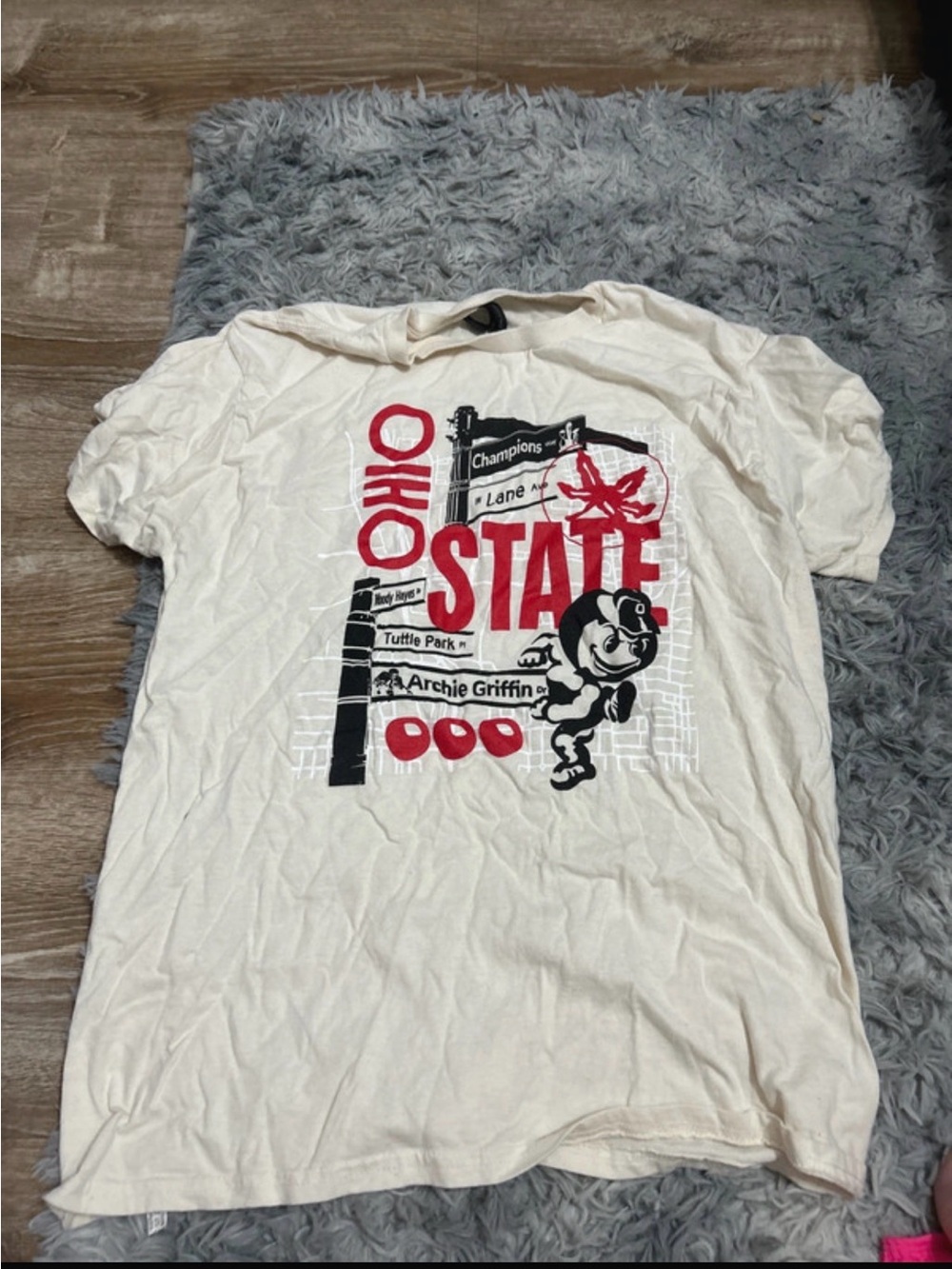 Ohio State Short-Sleeve Graphic Tee in Off-White with Red and Black Print